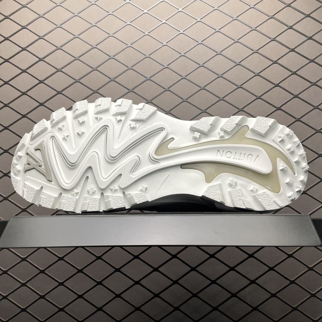 LV Runner Tatic 潮流复古运动鞋 鬼佬专供品质 该款向传统跑鞋汲取灵感,新颖亮相路易威