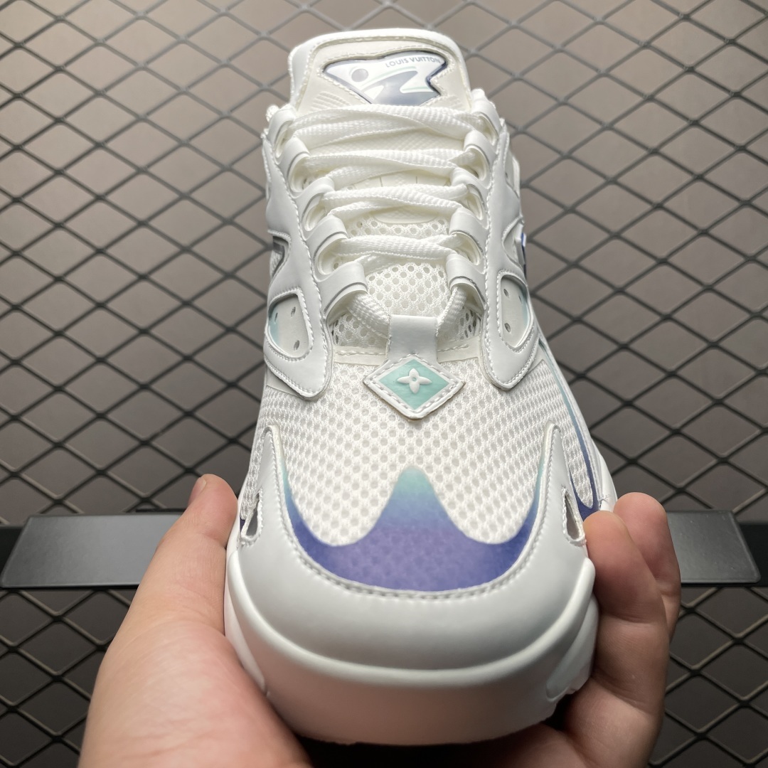 LV Runner Tatic 潮流复古运动鞋 鬼佬专供品质 该款向传统跑鞋汲取灵感,新颖亮相路易威