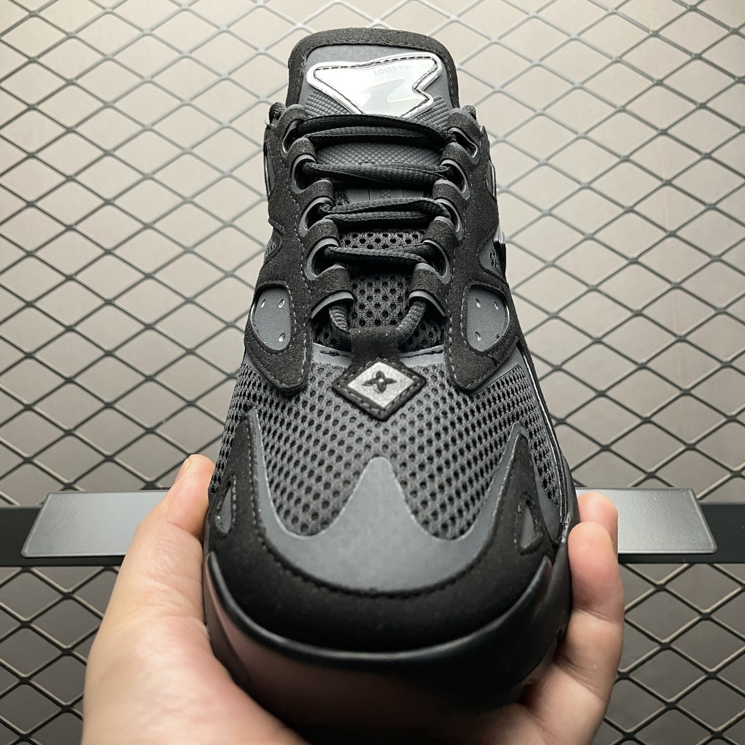 LV Runner Tatic 潮流复古运动鞋 鬼佬专供品质 该款向传统跑鞋汲取灵感,新颖亮相路易威
