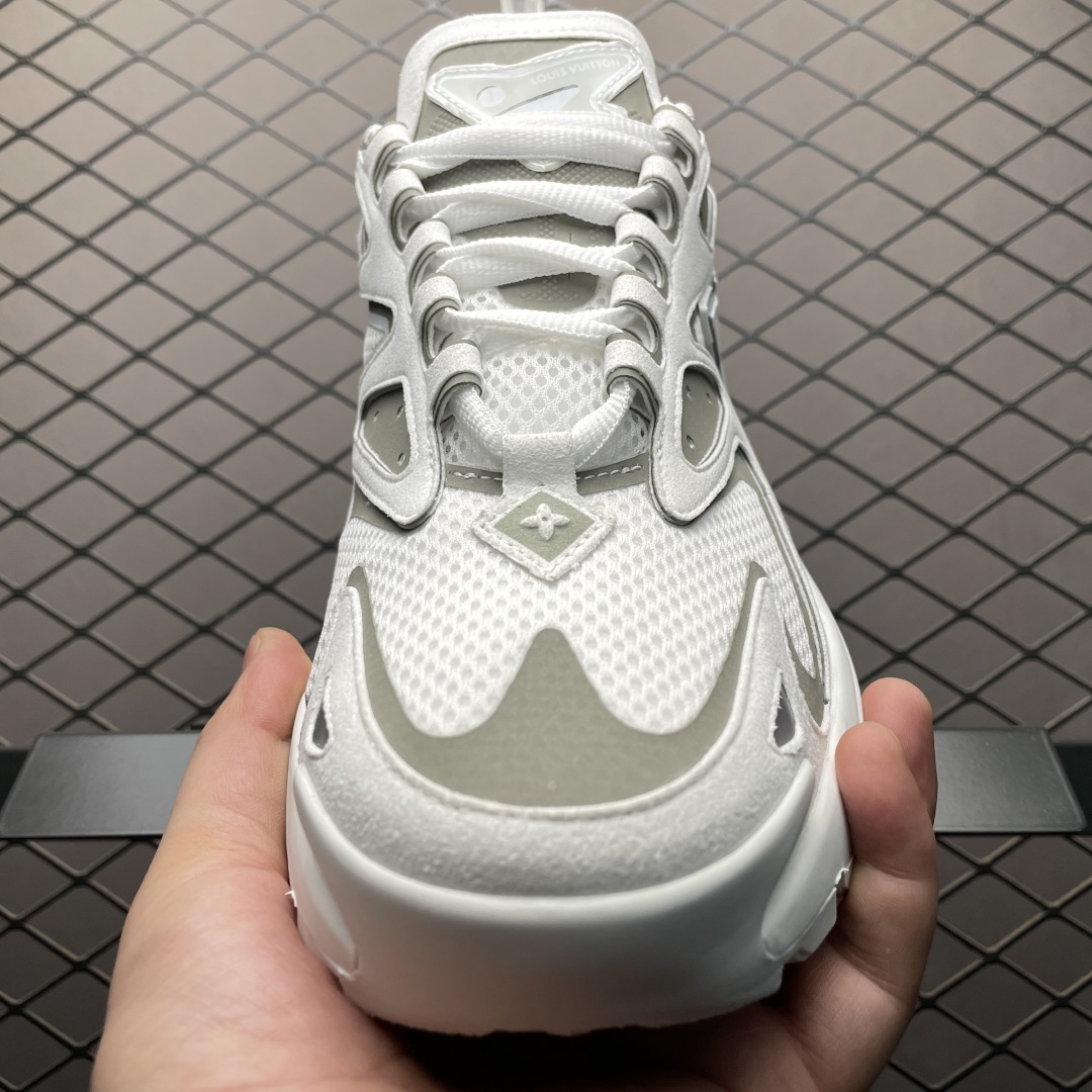LV Runner Tatic 潮流复古运动鞋 鬼佬专供品质 该款向传统跑鞋汲取灵感,新颖亮相路易威