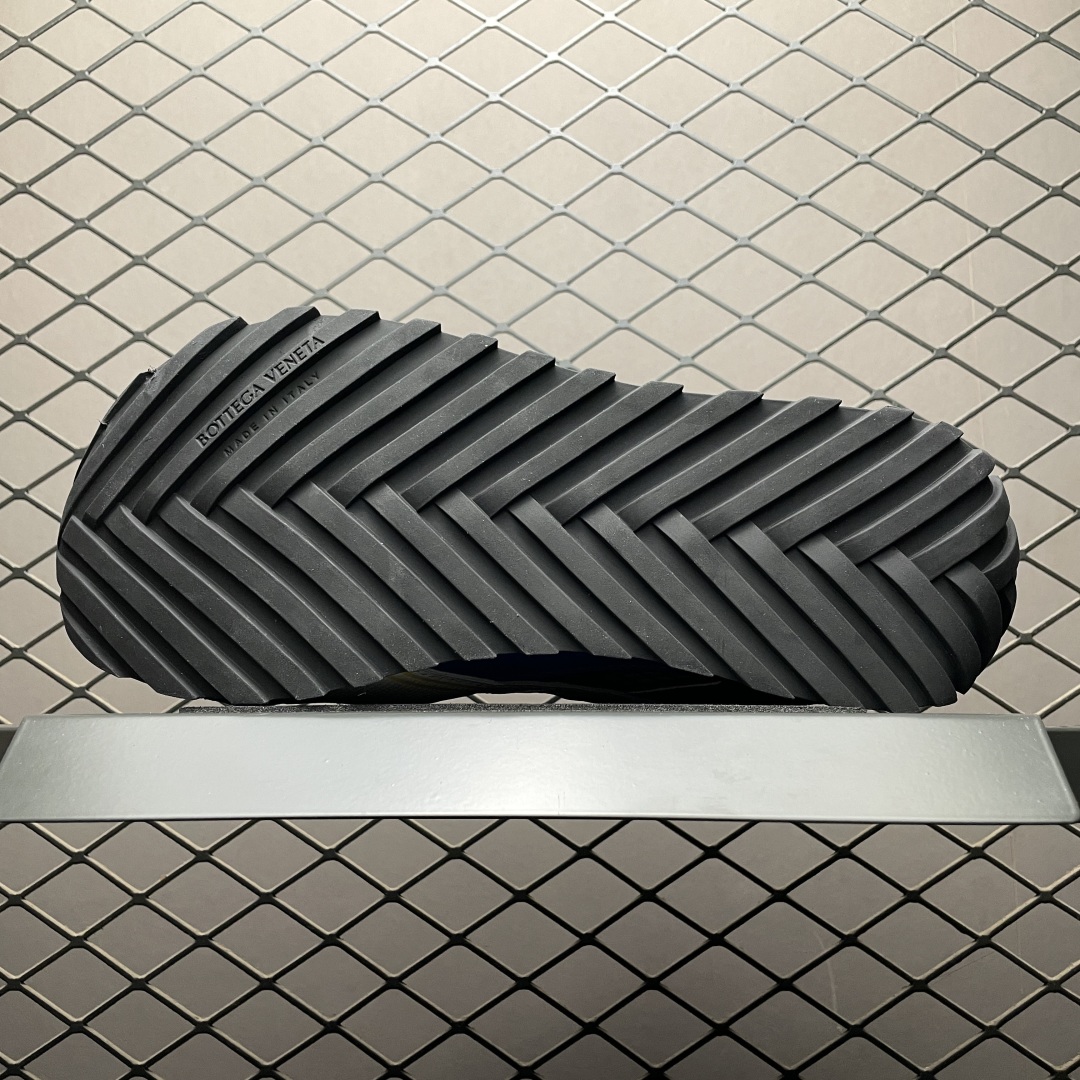   BOTTEGA VENETA BV葆蝶家 王一博同款低帮休闲鞋 全新海淘专供品质 采用轻质科技网布面