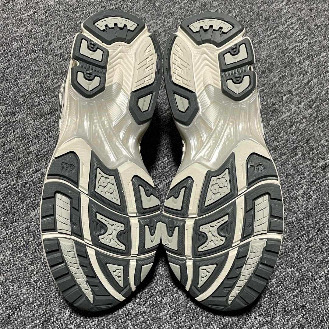  Asics 亚瑟士 GEL-Kayano 14 低帮运动休闲跑步鞋 1201A019-200 高端零售