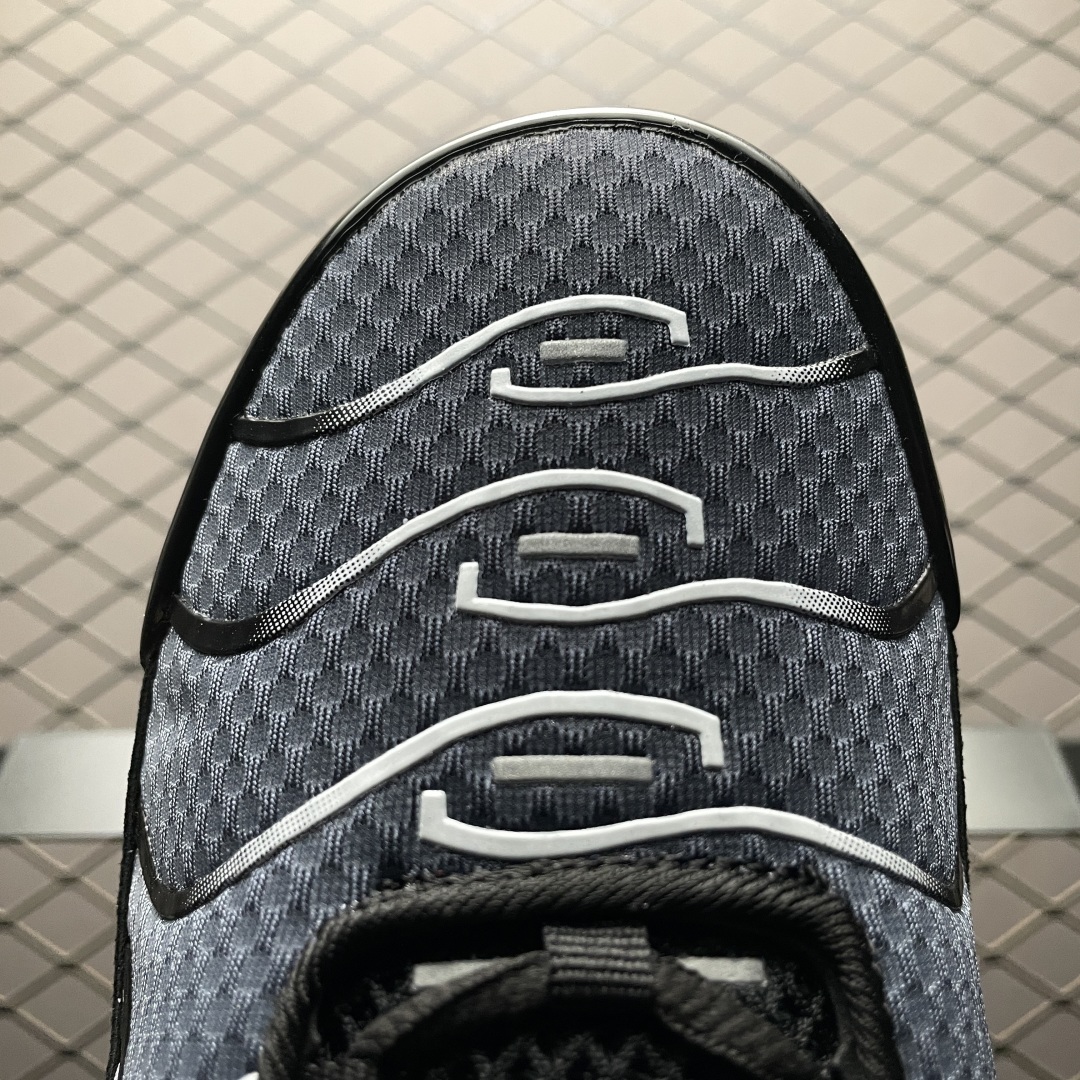   外贸专供 NK Air Max PLUS 复古气垫运动鞋 DM0032-003 外贸专供品质 尺码：