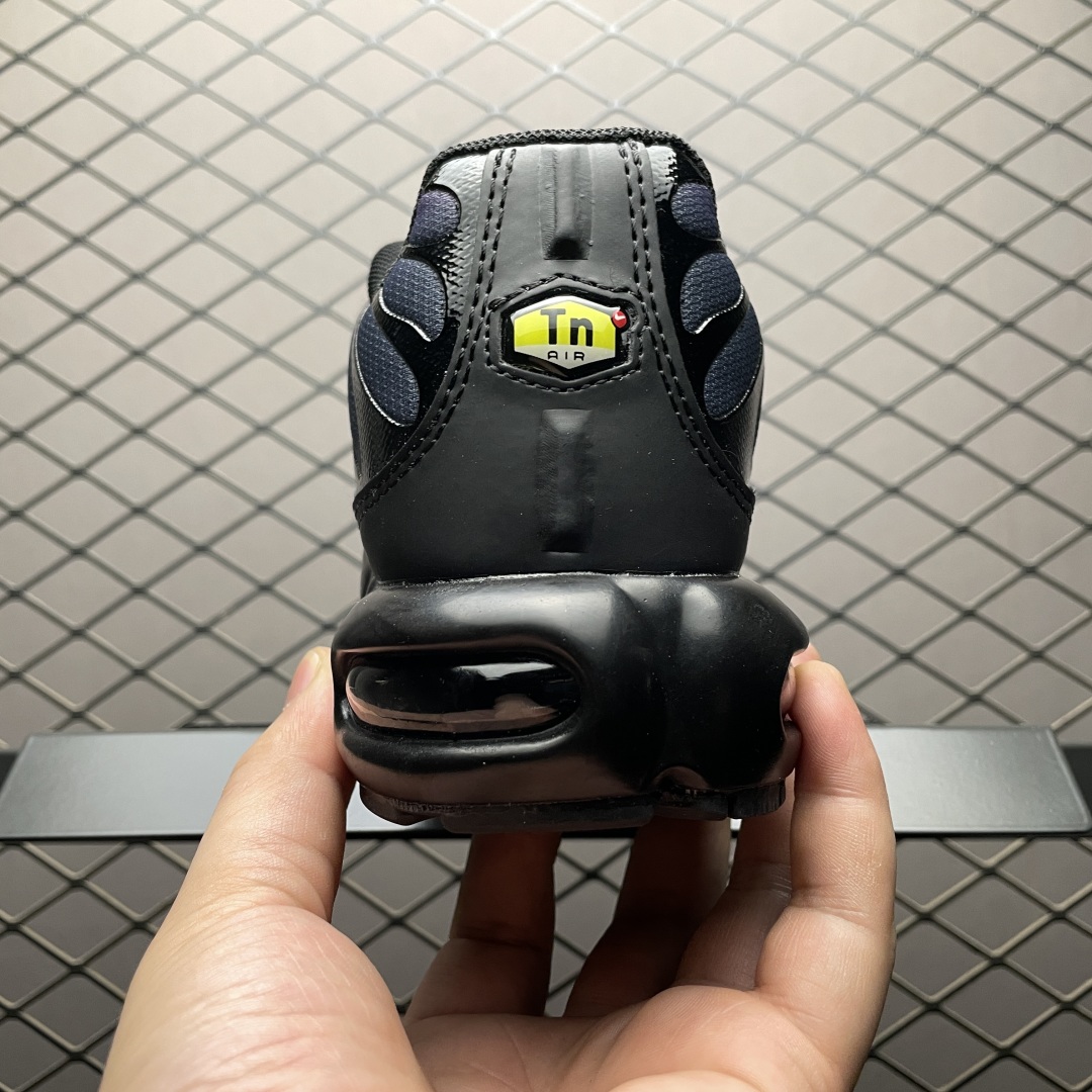   外贸专供 NK Air Max PLUS 复古气垫运动鞋 FJ5981-010 外贸专供品质 尺码：