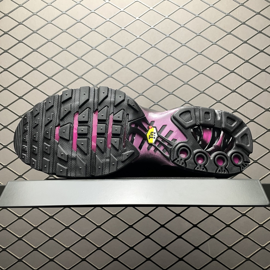   外贸专供 NK Air Max PLUS 复古气垫运动鞋 FJ5981-010 外贸专供品质 尺码：