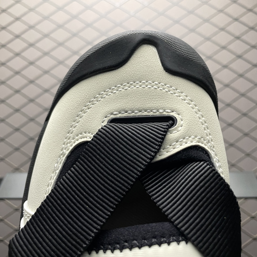   KEEN 科恩 Hoodzerra 户外凉鞋  黑白配 熊猫配色经典款色系 鞋头是防踢设计绑带设计值