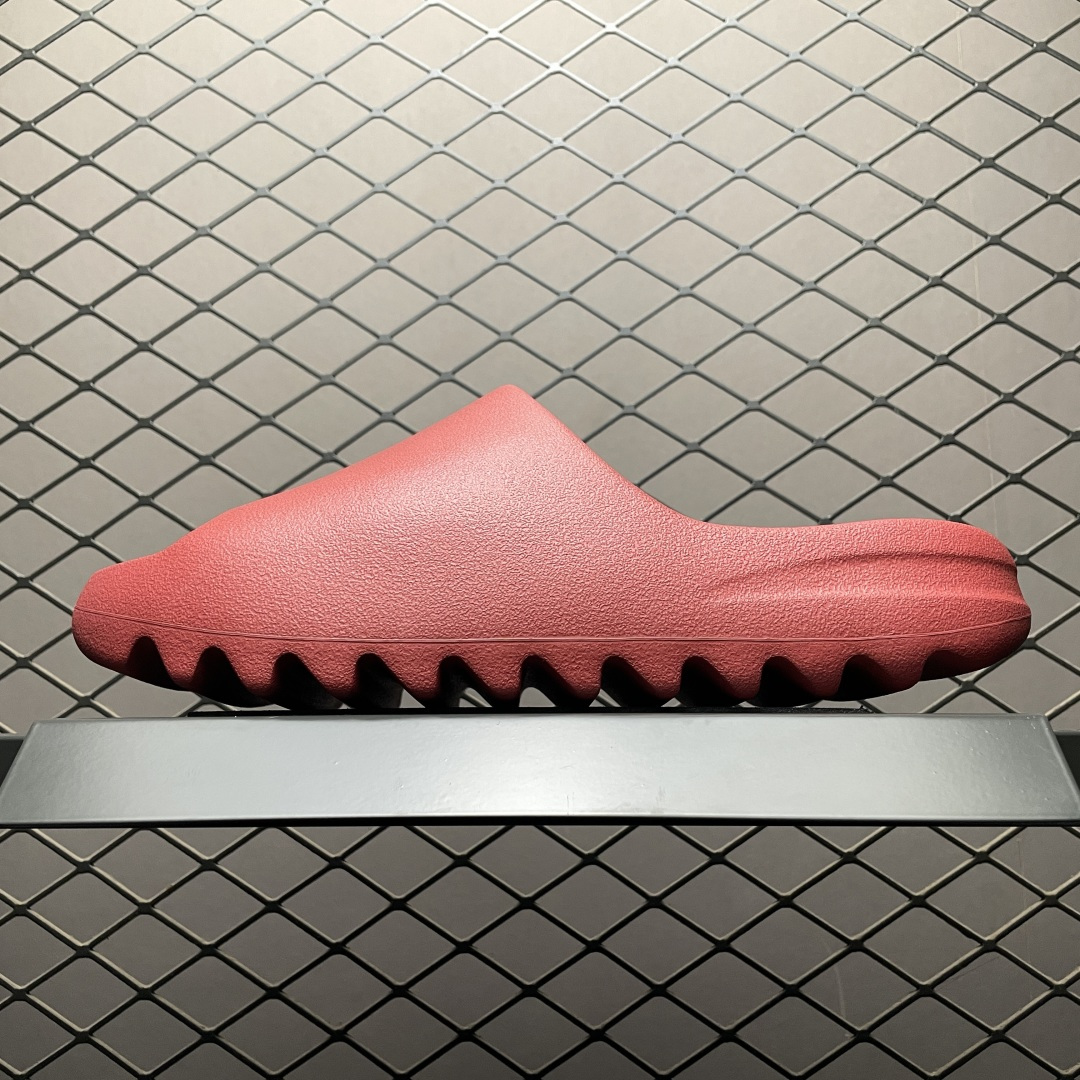 💰449 純原AD 阿迪Original Yeezy Slide 侃爺椰子拖鞋 ID5988 原檔案開模 採用進口高彈原料（區別普通發泡底）設計主打簡約高街 延續了YEEZY系列一貫的風格 尺碼：37 38 39 40.5 42 43 4
