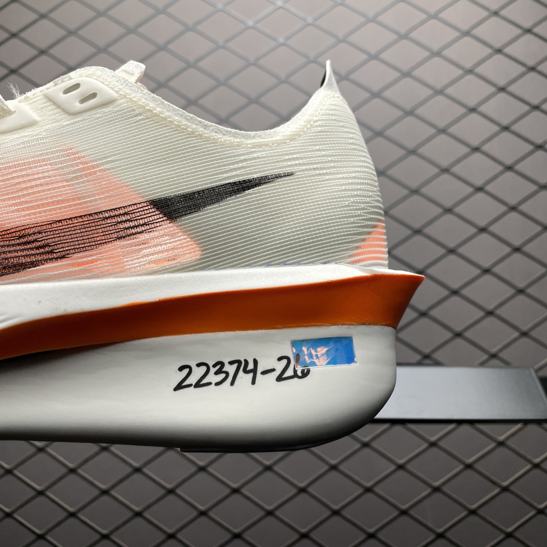 本地💰260 纯原 NK Vaporfly Next %4 超轻网面跑步鞋 HF6413-100 尺码：41 42 42.5 43 44 44.5 45 编号：31YEFF24