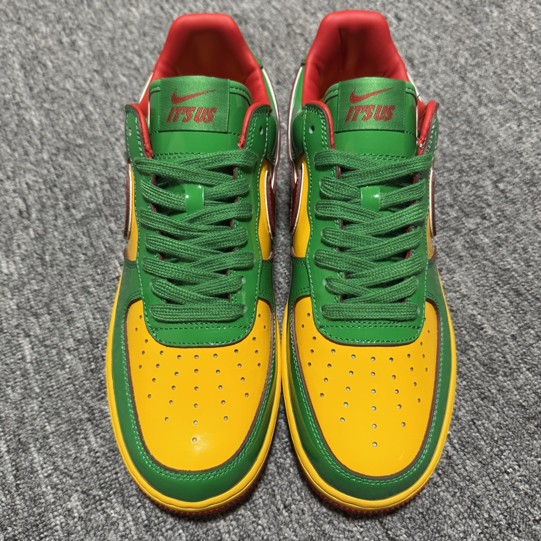 💰720 純原 Li Yachty x NK Air Force 1 Low 聯名款空軍一號低幫休閒板鞋 IH4383-300 市售最高版本 高階外貿零售專供品質 眼前這雙全新聯名配色的靈感來源於Lil Yachty在2023年科切拉音樂