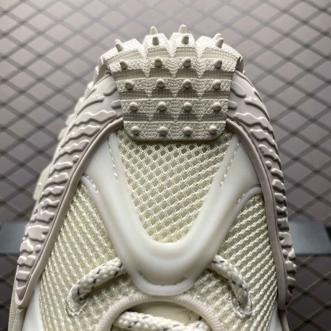   Moncler 盟可睐/蒙口 Trailgrip GTX 抗撕裂材质山地户外鞋  鞋身采用Cordu