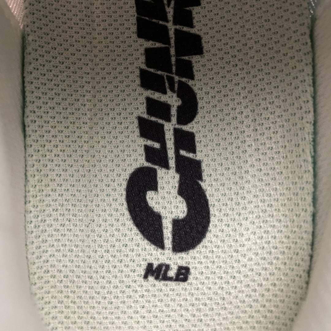   网红爆款 MLB Cargo Chunky 低帮休闲老爹鞋  原厂防伪吊牌 尺码：35 36 36.