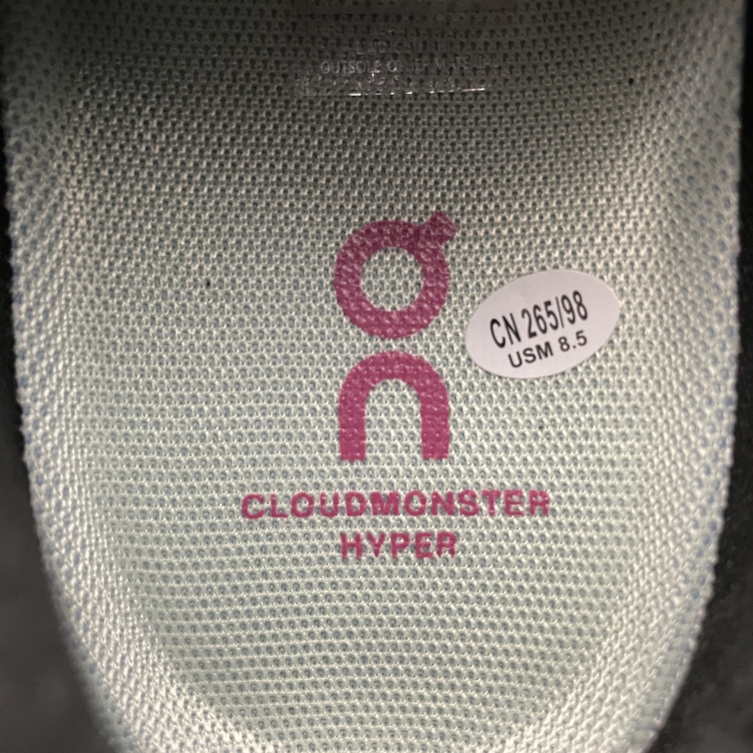   ON 昂跑 On Cloudmonster Hyper 系列 网面透气运动鞋跑步鞋 3ME 运用了C