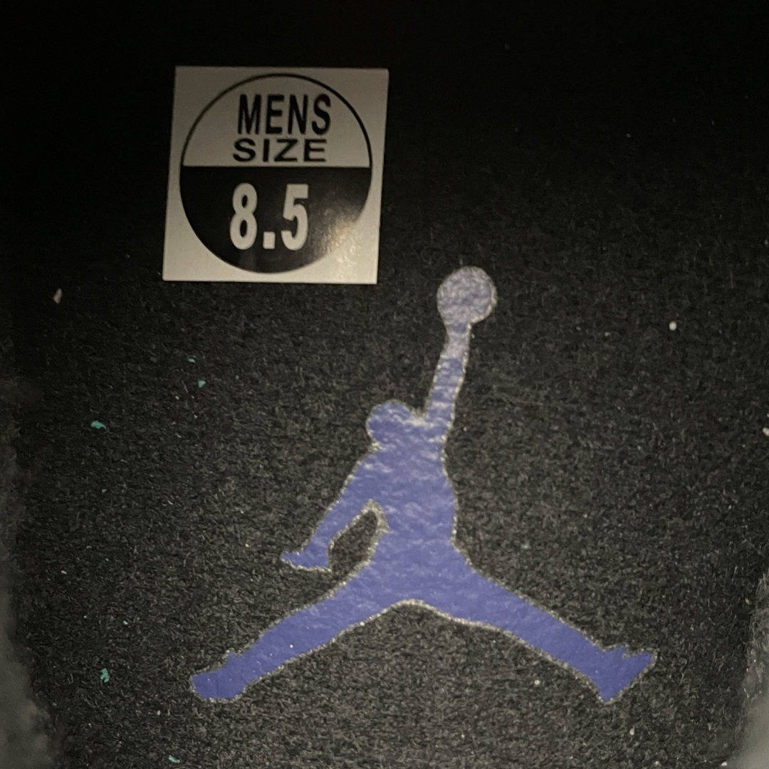   Air Jordan 4 RM AJ4乔4 低帮文化篮球鞋 FQ7939-140 它由纺织网布、皮革