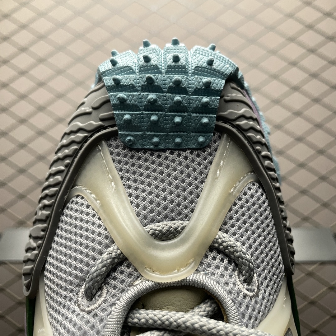   Moncler 盟可睐/蒙口 Trailgrip GTX 抗撕裂材质山地户外鞋  鞋身采用Cordu