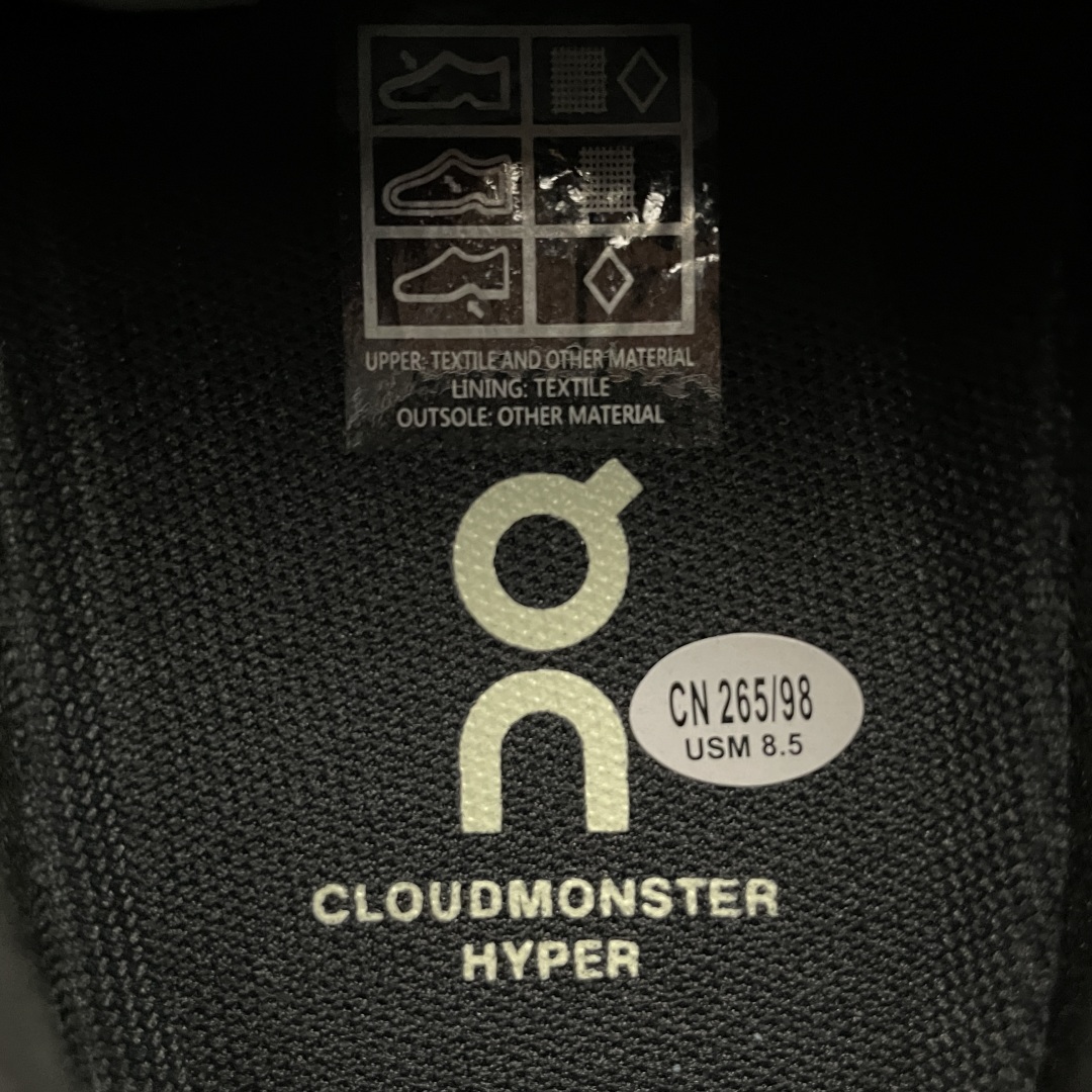   ON 昂跑 On Cloudmonster Hyper 系列 网面透气运动鞋跑步鞋 3ME 运用了C