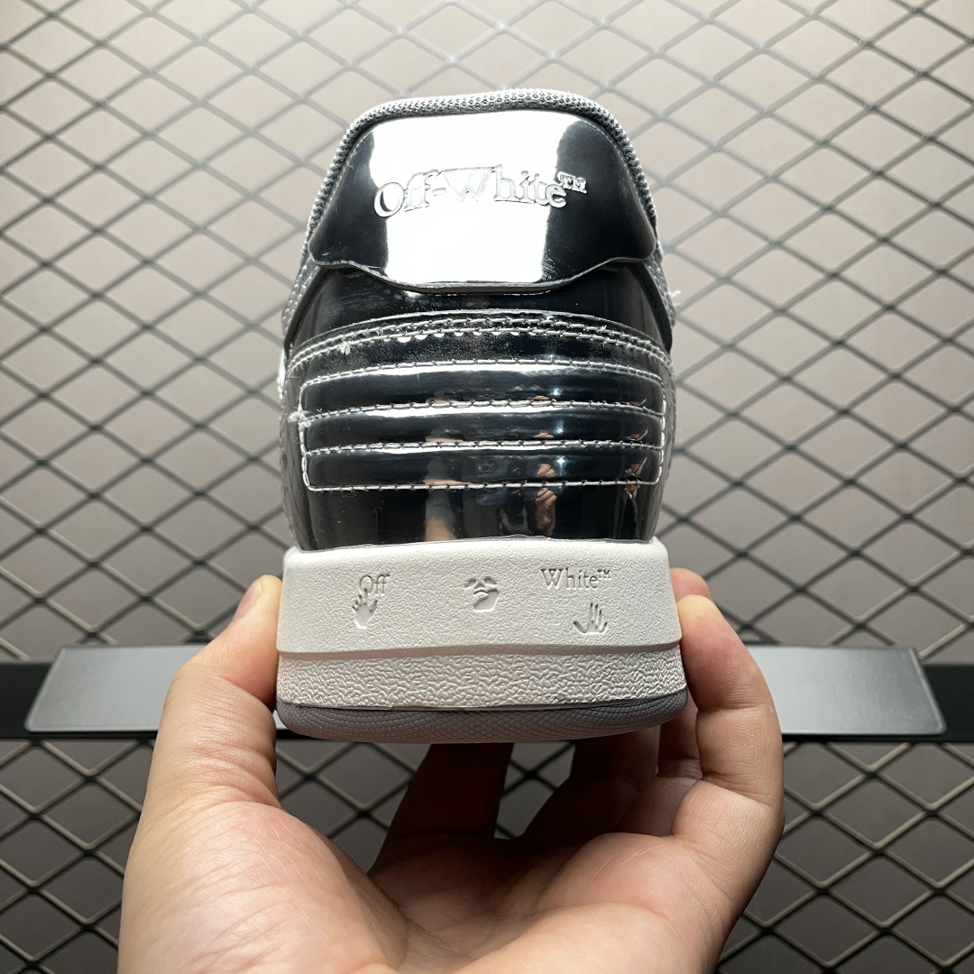  Off-White Out of Office 低帮复古休闲鞋 该款运动鞋单品有皮质制成饰有品牌标志性