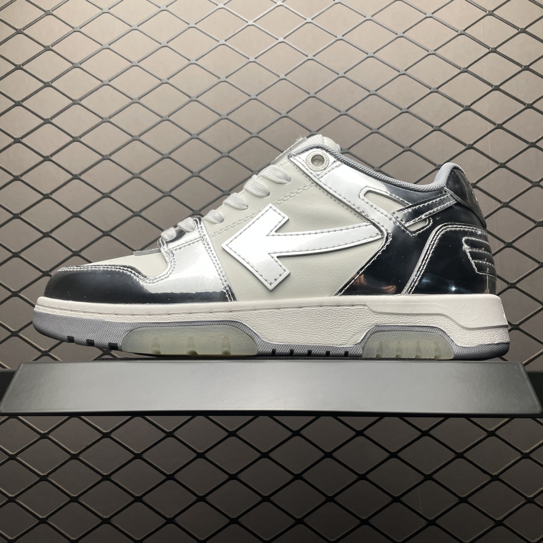  Off-White Out of Office 低帮复古休闲鞋 该款运动鞋单品有皮质制成饰有品牌标志性