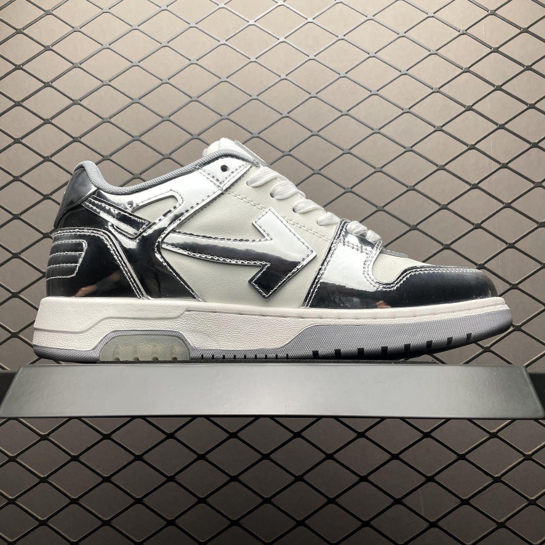  Off-White Out of Office 低帮复古休闲鞋 该款运动鞋单品有皮质制成饰有品牌标志性