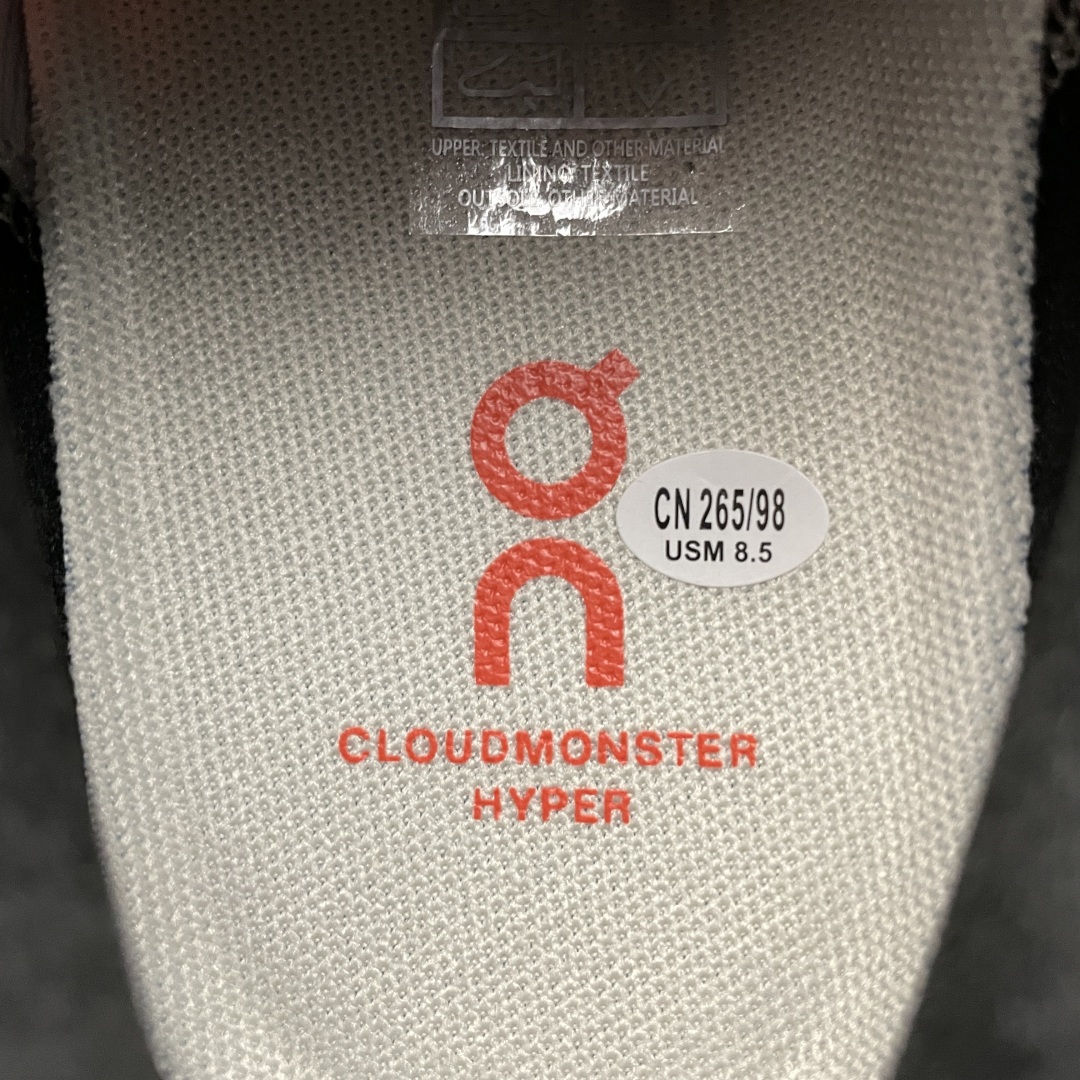   ON 昂跑 On Cloudmonster Hyper 系列 网面透气运动鞋跑步鞋 运用了CLOUD