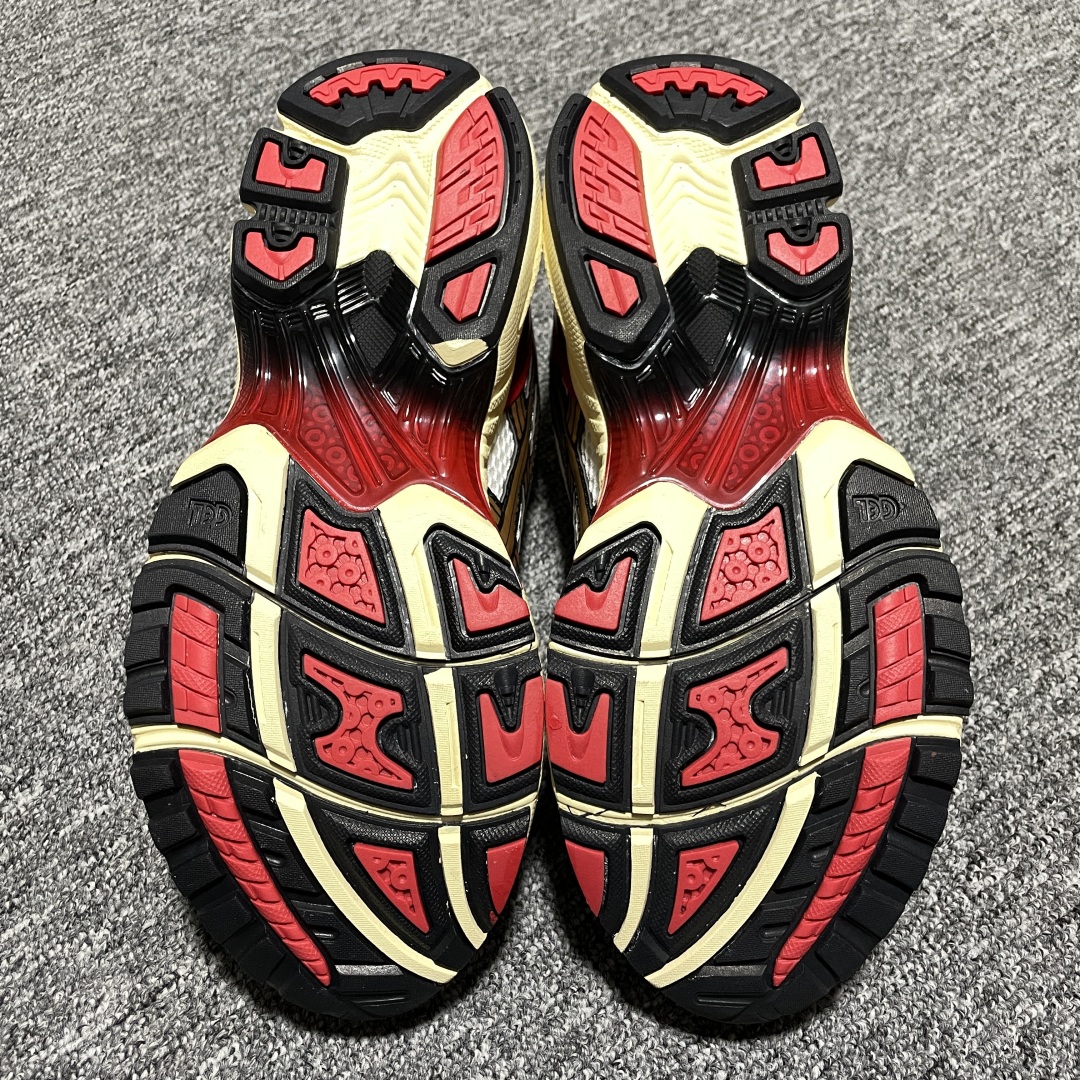  Asics 亚瑟士 GEL-Kayano 14 低帮运动休闲跑步鞋 1203A692-100 高端零售
