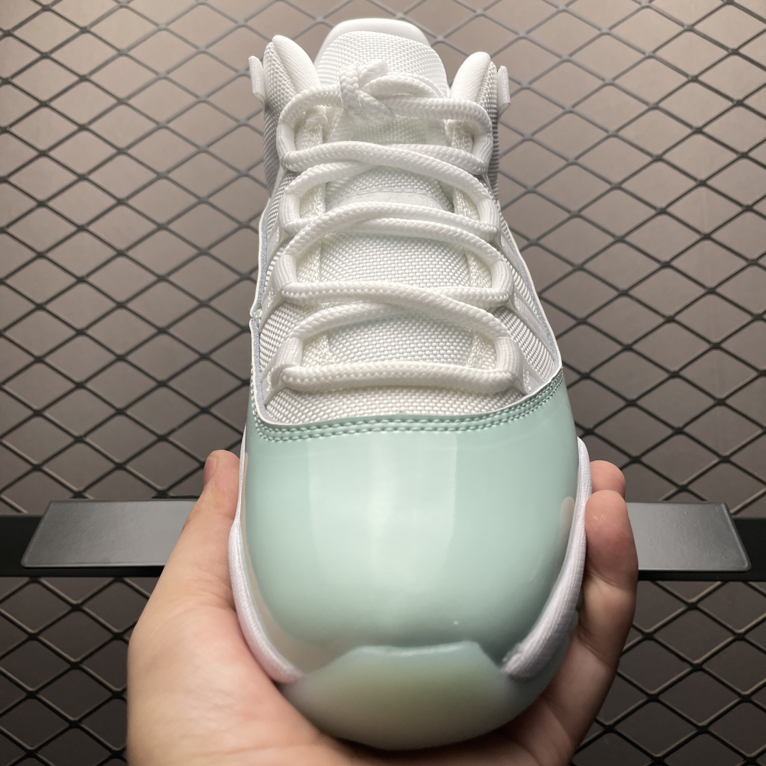 调价💰268 纯原 福利特价专供 Air Jordan 11 Low AJ11乔11 文化篮球鞋 AH7860-103 老牌外贸大厂出品 性价比外贸专供版 纯正版型 真碳板加持 品质如图所示 精密中底拉帮 鞋面电脑针车 进口机台电脑Jump Logo刺绣 全新货无任何氧化 尺码:36 36.5 37.5 38 38.5 39 40 40.5 41 42 42.5 43 44 44.5 45 46 47.5 编号:31TDEF23