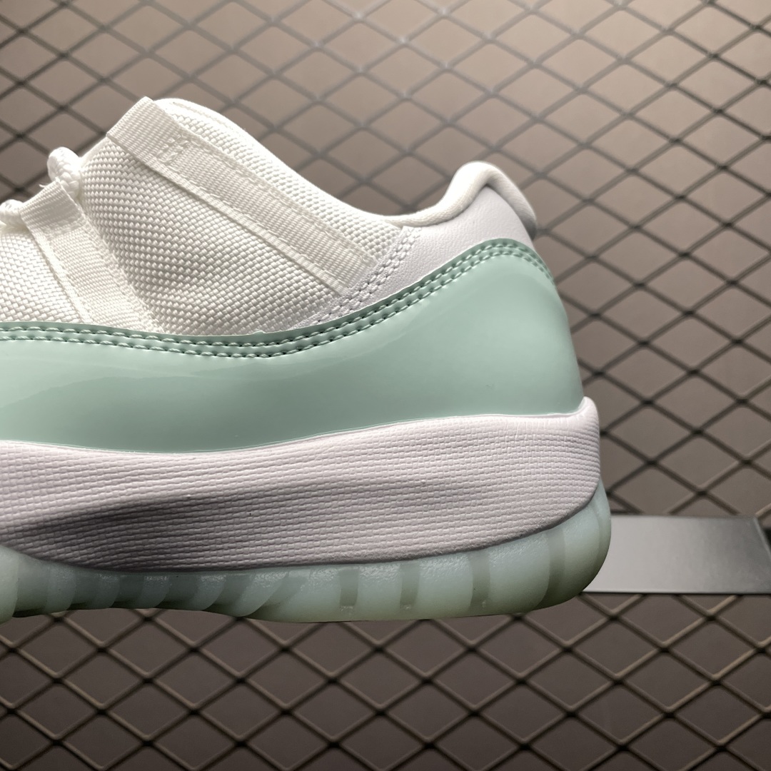 调价💰268 纯原 福利特价专供 Air Jordan 11 Low AJ11乔11 文化篮球鞋 AH7860-103 老牌外贸大厂出品 性价比外贸专供版 纯正版型 真碳板加持 品质如图所示 精密中底拉帮 鞋面电脑针车 进口机台电脑Jump Logo刺绣 全新货无任何氧化 尺码:36 36.5 37.5 38 38.5 39 40 40.5 41 42 42.5 43 44 44.5 45 46 47.5 编号:31TDEF23