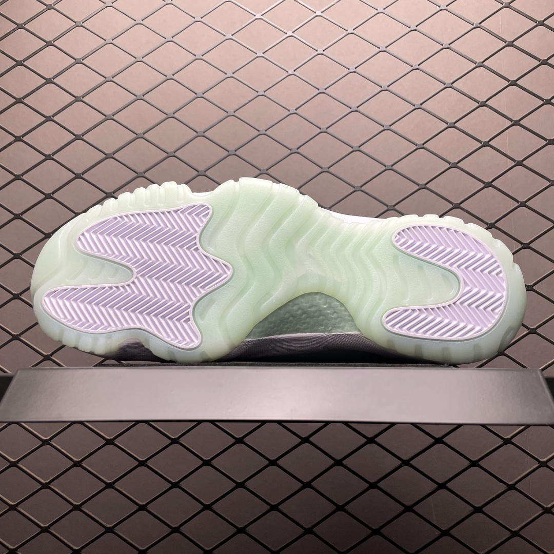 调价💰268 纯原 福利特价专供 Air Jordan 11 Low AJ11乔11 文化篮球鞋 AH7860-103 老牌外贸大厂出品 性价比外贸专供版 纯正版型 真碳板加持 品质如图所示 精密中底拉帮 鞋面电脑针车 进口机台电脑Jump Logo刺绣 全新货无任何氧化 尺码:36 36.5 37.5 38 38.5 39 40 40.5 41 42 42.5 43 44 44.5 45 46 47.5 编号:31TDEF23