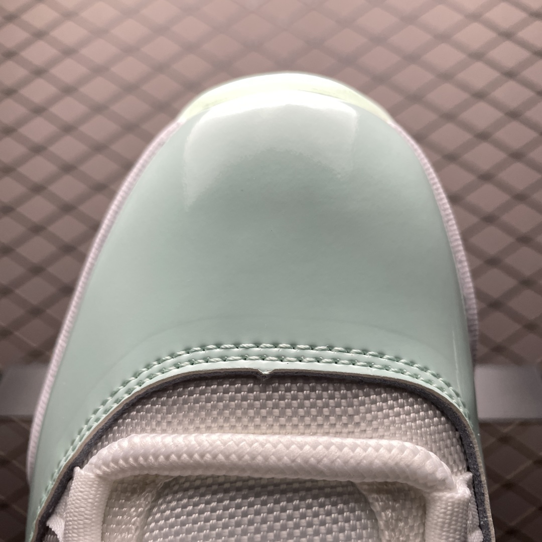 调价💰268 纯原 福利特价专供 Air Jordan 11 Low AJ11乔11 文化篮球鞋 AH7860-103 老牌外贸大厂出品 性价比外贸专供版 纯正版型 真碳板加持 品质如图所示 精密中底拉帮 鞋面电脑针车 进口机台电脑Jump Logo刺绣 全新货无任何氧化 尺码:36 36.5 37.5 38 38.5 39 40 40.5 41 42 42.5 43 44 44.5 45 46 47.5 编号:31TDEF23