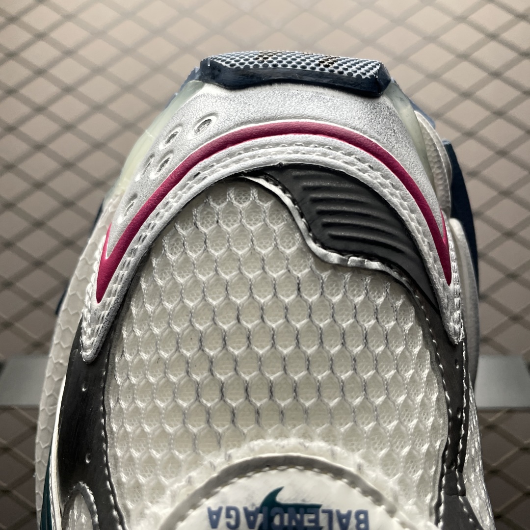 调价💰450 纯原 Balenciaga 巴黎世家 Runner 巴黎手工做旧款复古老爹鞋 官方原配套鞋盒 防尘纸配套齐全 尺码：35 36 37 38 39 40 41 42 43 44 45 46 编号：50IFTU6