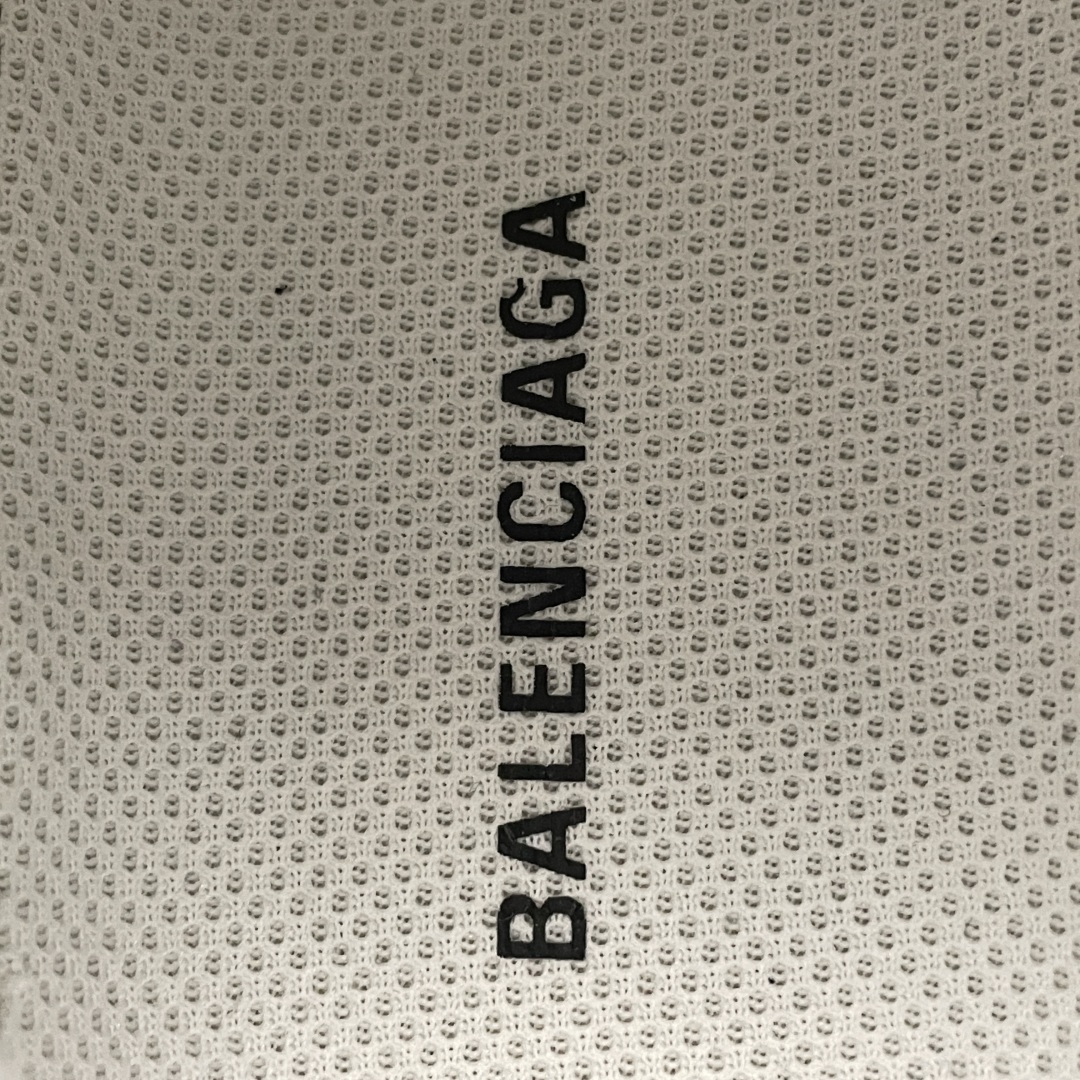 调价💰450 纯原 Balenciaga 巴黎世家 Runner 巴黎手工做旧款复古老爹鞋 官方原配套鞋盒 防尘纸配套齐全 尺码：35 36 37 38 39 40 41 42 43 44 45 46 编号：50IFTU6