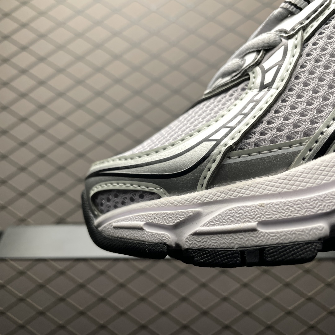  New Balance 新百伦 U740JPG 复古休闲慢跑鞋 全新版本 老牌大厂DT出品 尺码：36
