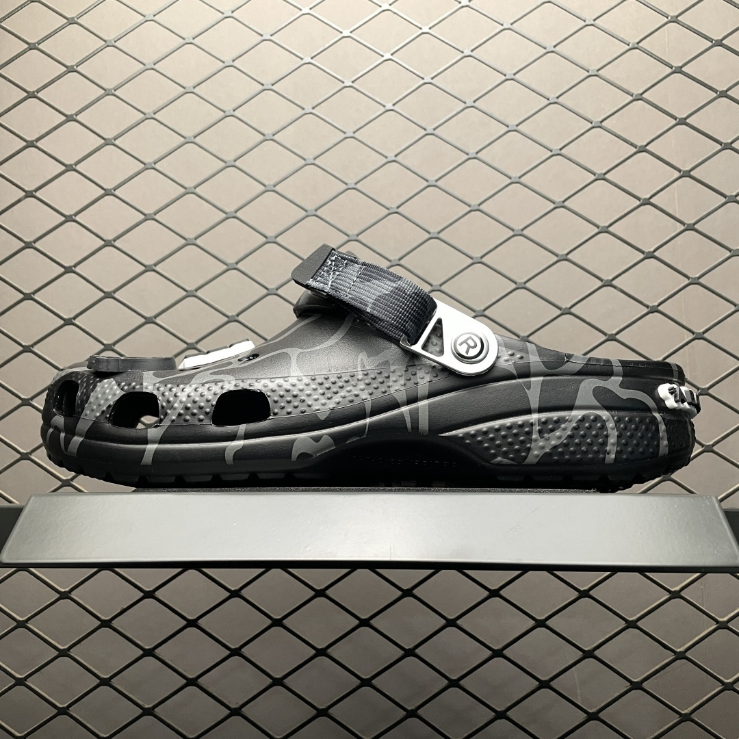 💰490 原廠級 Bape x Crocs 卡駱馳 Clog 聯名款洞洞鞋 拖鞋涼鞋 莞產高階品質 尺碼：M4（36-37）M5（37-38）M6（38-39）M7(39-40）M8（41-42）M9（42-43）M10（43-44）M1