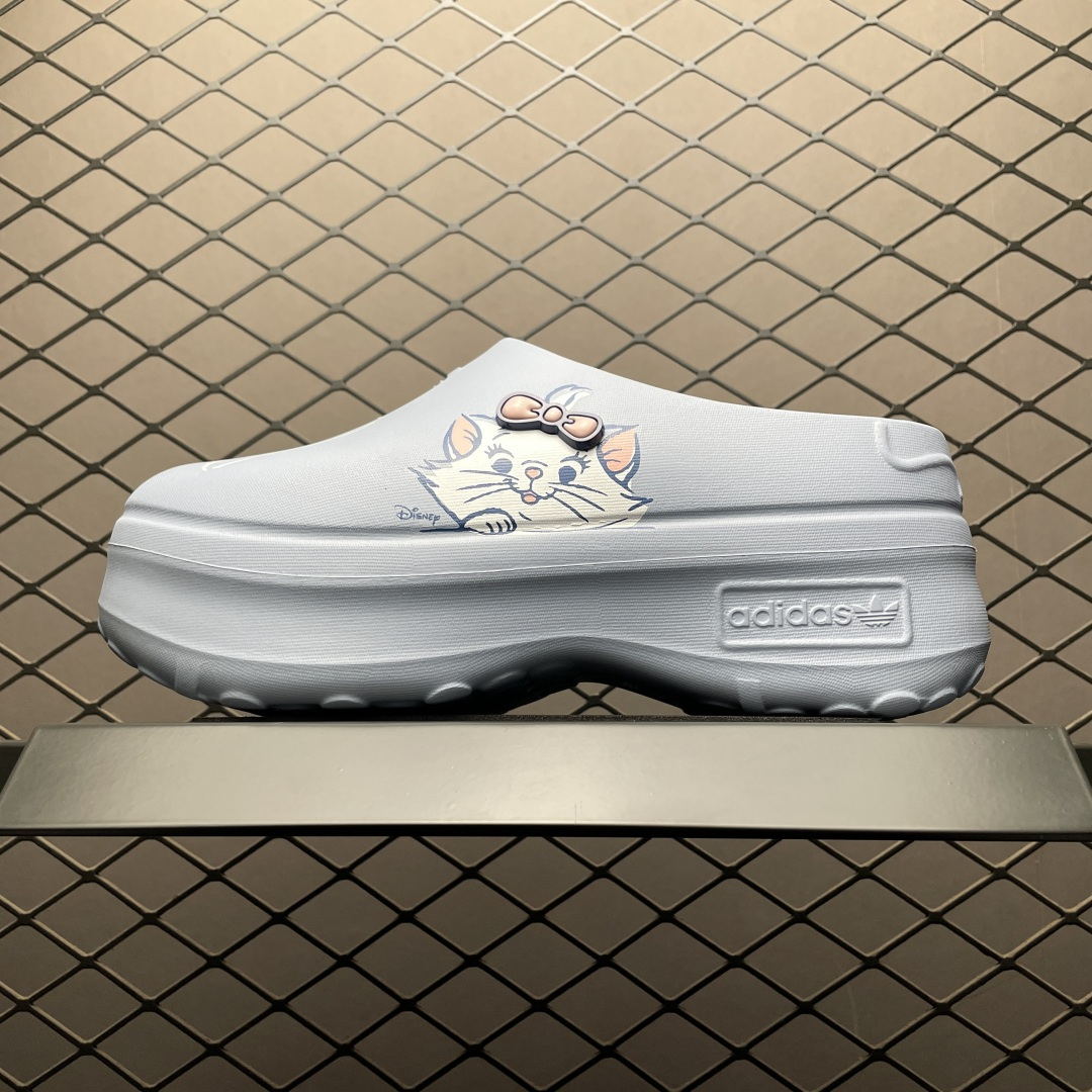 💰450   Disney x AD 阿迪 AdiFOM Stan Smith Mule 慕勒 迪士尼聯名 輕便休閒涼鞋拖鞋 JR4245 廚師鞋 輕鬆腳感 一穿即走 這款拖鞋旨在致敬經典的Stan Smith 簡約鞋面和後跟細節靈感源於