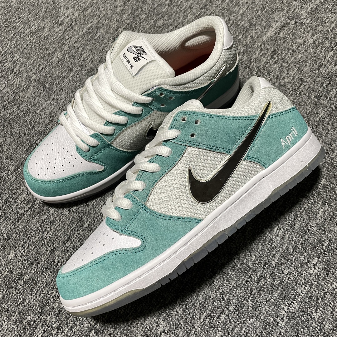   纯原 April Skateboards x NK SB Dunk Low 小蒂芙尼绿 联名款低帮休