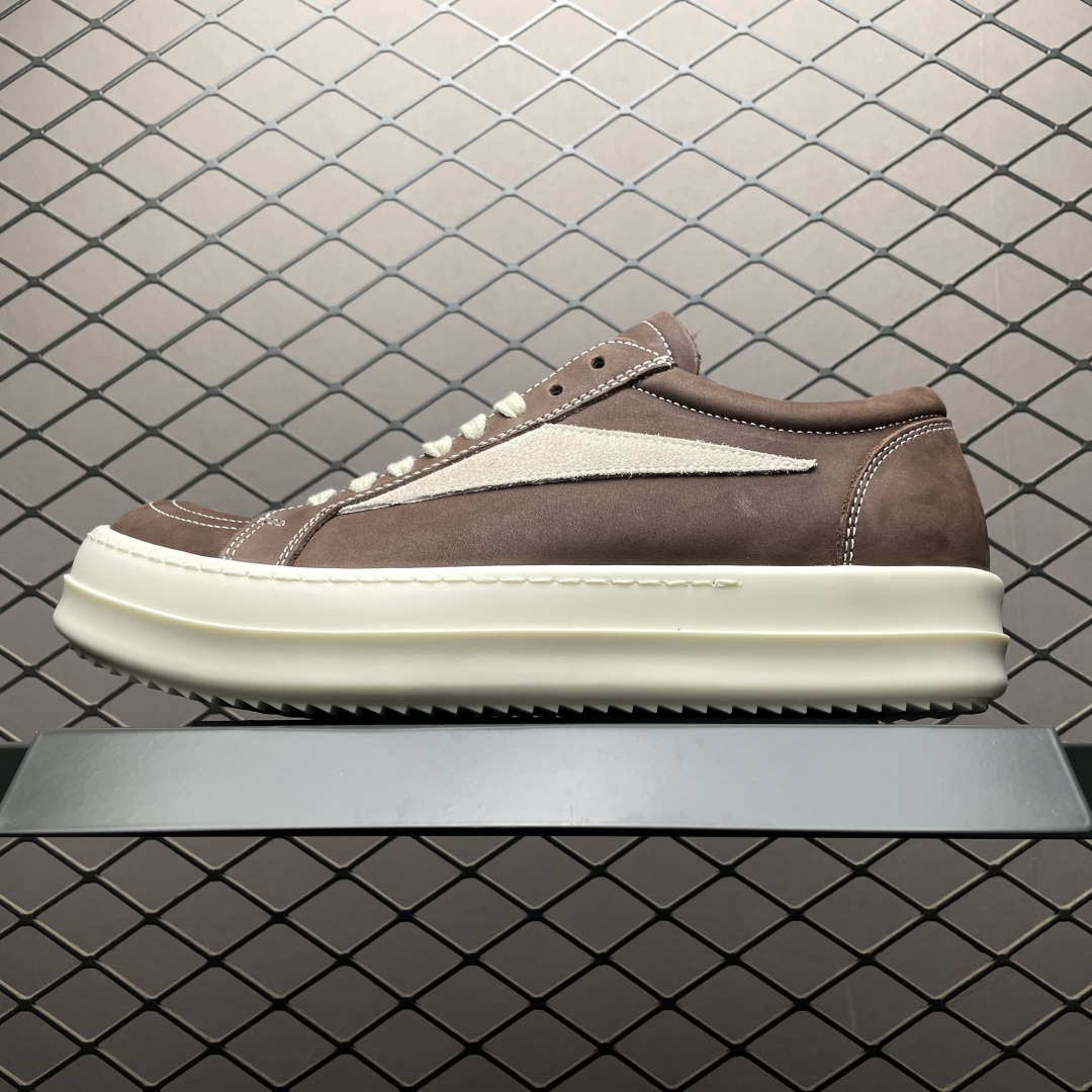 Rickowens 瑞克 歐文斯 油蠟皮 低幫高街休閒板鞋 原鞋開發 獨傢俬模兩套大底 雙層鞋墊 尺碼偏大 獨家最大開發至46碼 雙層鞋墊 全套包裝及配件 高階零售專供品質 區別市場貨 純手工打造 每一隻都是獨一無二 有手工質感的味道  奶