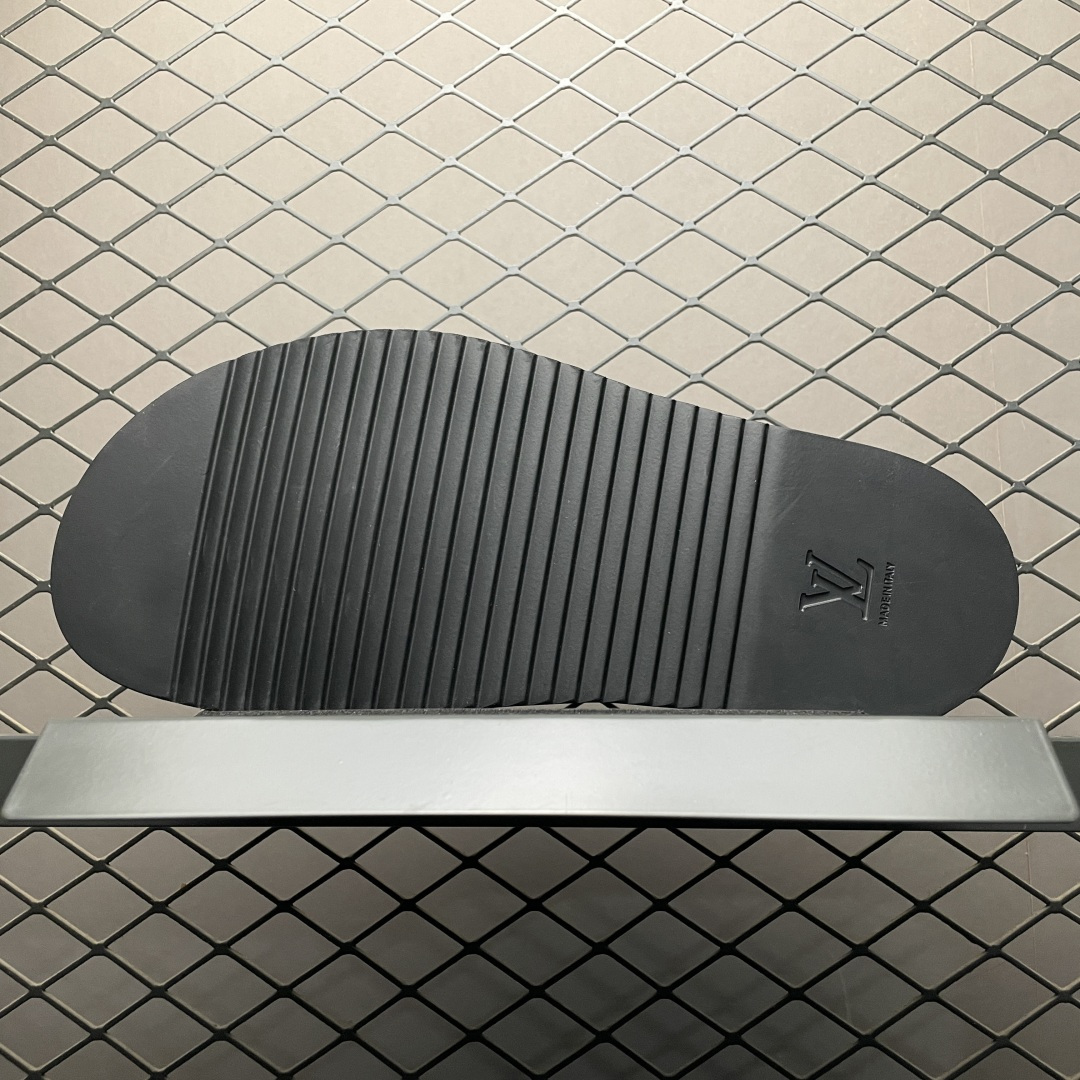 图片[5]-原厂级 原厂级 Louis Vuitton Easy 路易威登 LV 皮革拼接 博肯半包头 拖鞋 凉鞋 原版开发 高端外贸平台 零售专供品质 纳米级复刻 独家私模大底 原厂进口特A 9级真正1比1老花鞋面 9级为最顶面料 全鞋印花对点对位 内里采用全粒面头层牛皮 原版定制电镀五金辅料 整体还原度95%以上 尺码：38 39 40 41 42 43 44 45 46 -选品中心