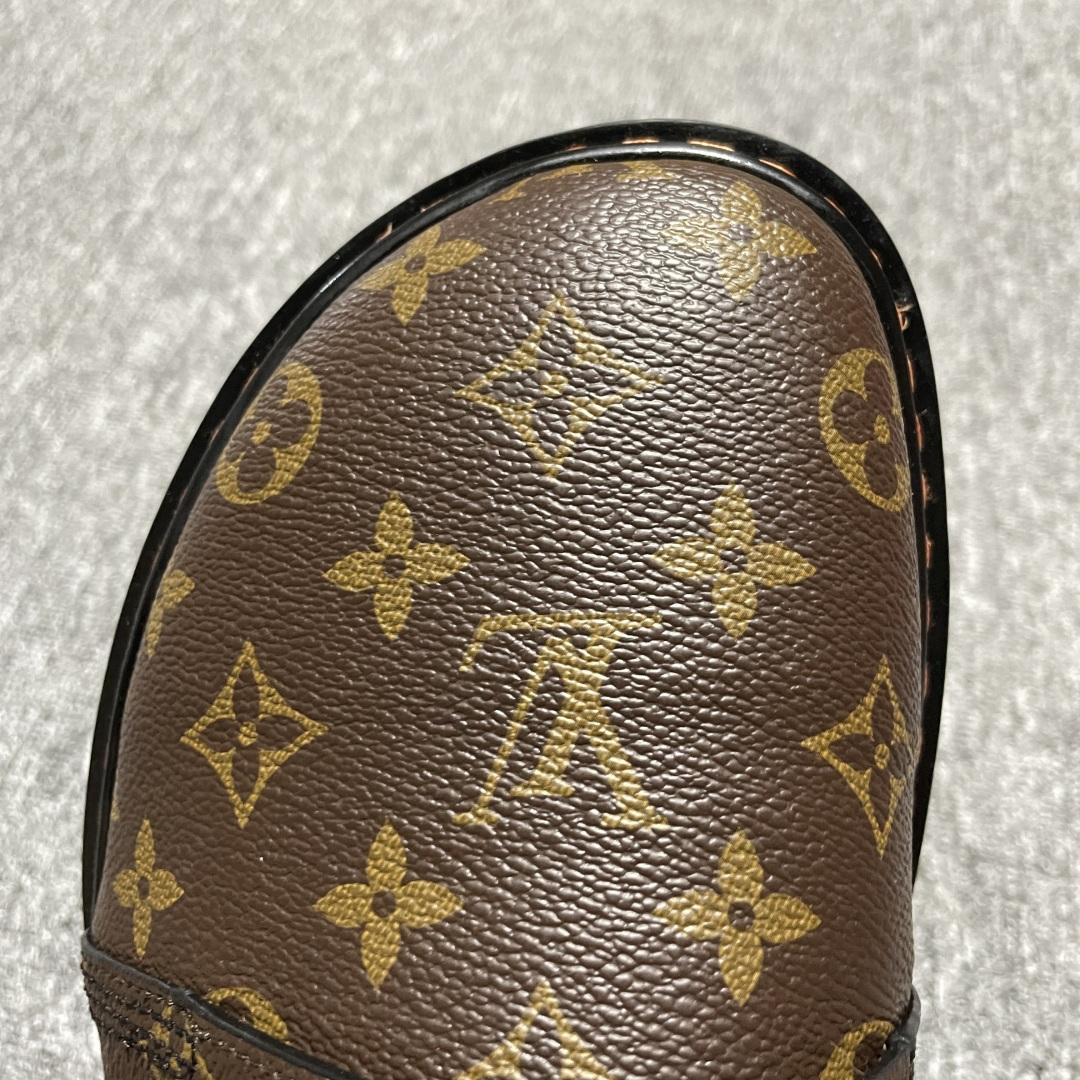 图片[7]-原厂级 原厂级 Louis Vuitton Easy 路易威登 LV 皮革拼接 博肯半包头 拖鞋 凉鞋 当前两色 新配色不断开发出货中 ！原版开发 高端外贸平台 零售专供品质 纳米级复刻 独家私模大底 原厂进口特A 9级真正1比1老花鞋面 9级为最顶面料 全鞋印花对点对位 内里采用全粒面头层牛皮 原版定制电镀五金辅料 整体还原度95%以上 尺码：38 39 40 41 42 43 44 45 46 -选品中心