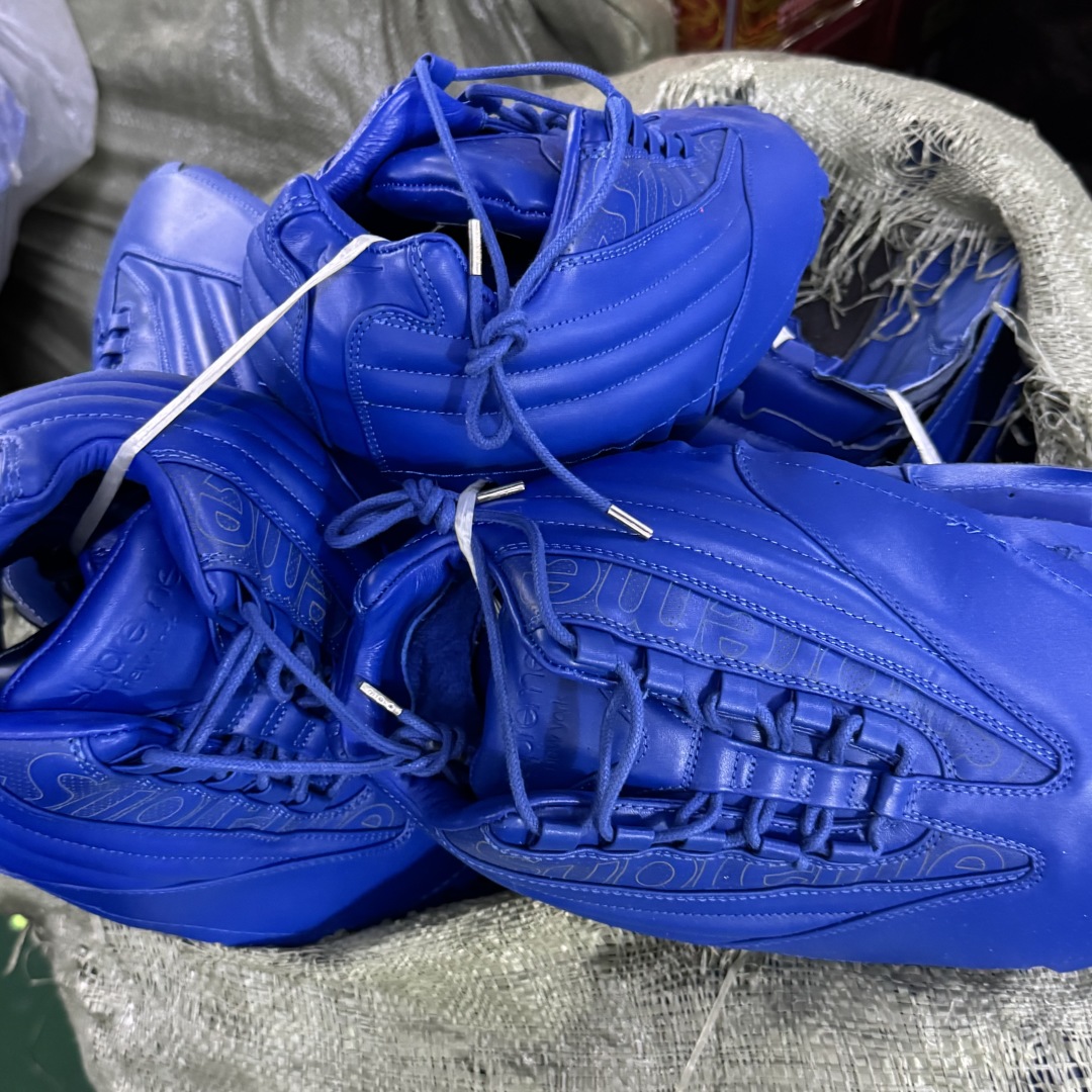 Supreme x Nike Air Max 95 LUX Collaboration Running Shoes - Blue 3 cmp i1755627135982 2940 0 2