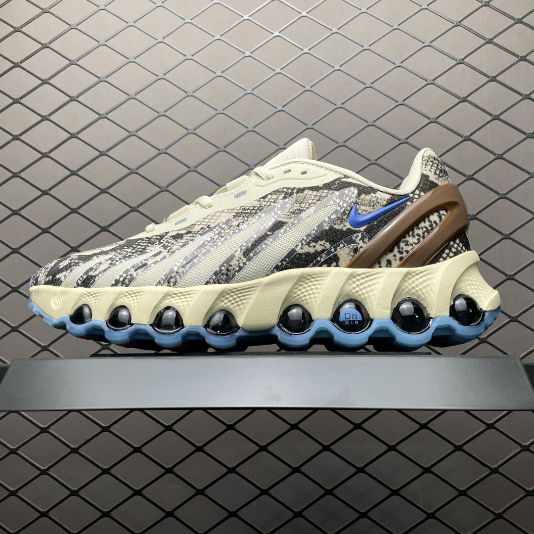 💰550 純原NK Air Max Dn8 氣墊跑鞋 FQ7860-002 全新鞋款在同側採用了圓柱倉式的設計，不僅有防滑耐磨性功能，還搭配了周圍一圈柔軟的泡棉材質，提供全新的複合腳感八成還是泡棉腳感 尺碼：36 37 38 39 40 