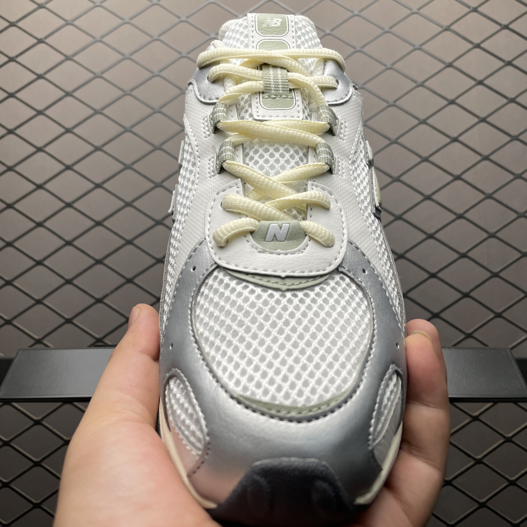   New Balance U204LSWB 复古休闲鞋 薄底鞋 公司级品质 区别市面先行通货版本 鞋身