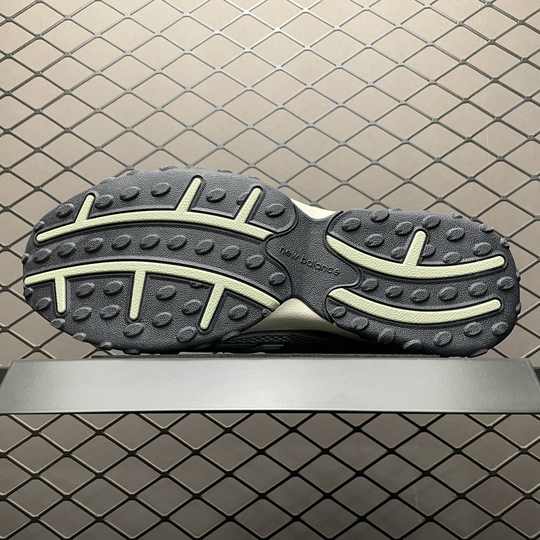   New Balance U204LSWB 复古休闲鞋 薄底鞋 公司级品质 区别市面先行通货版本 鞋身