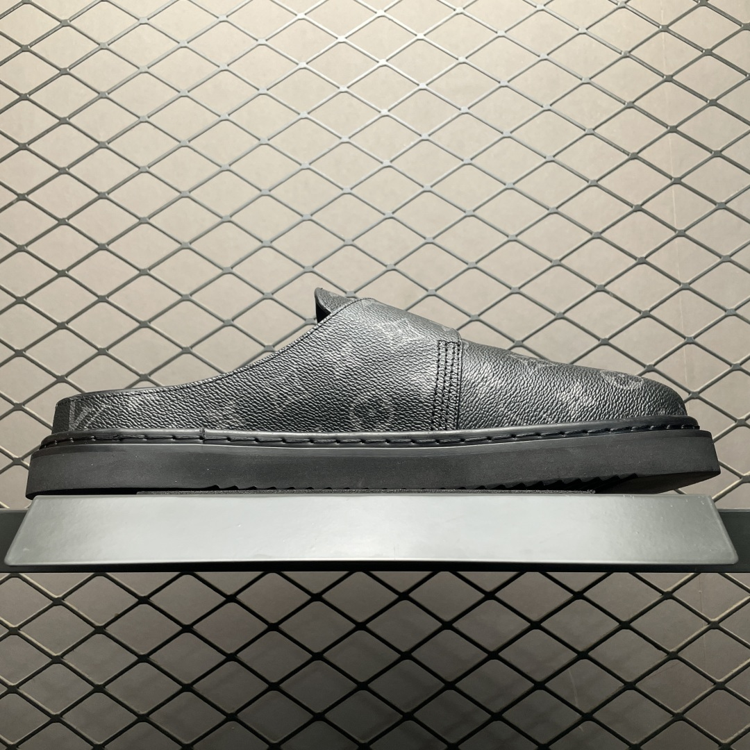 图片[3]-原厂级 原厂级 Louis Vuitton Easy 路易威登 LV 皮革拼接 博肯半包头 拖鞋 凉鞋 当前两色 新配色不断开发出货中 ！原版开发 高端外贸平台 零售专供品质 纳米级复刻 独家私模大底 原厂进口特A 9级真正1比1老花鞋面 9级为最顶面料 全鞋印花对点对位 内里采用全粒面头层牛皮 原版定制电镀五金辅料 整体还原度95%以上 尺码：38 39 40 41 42 43 44 45 46 -选品中心