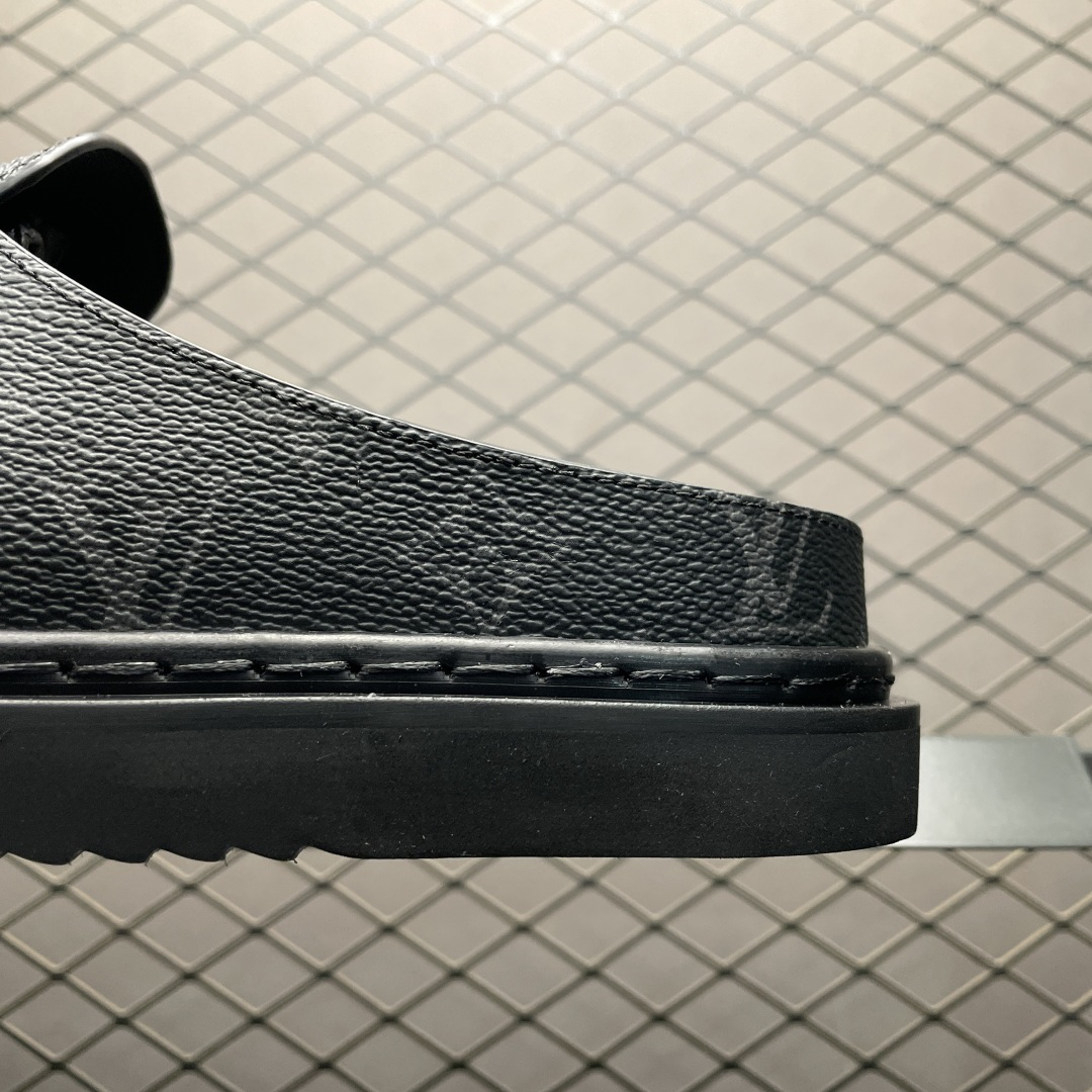 图片[4]-原厂级 原厂级 Louis Vuitton Easy 路易威登 LV 皮革拼接 博肯半包头 拖鞋 凉鞋 当前两色 新配色不断开发出货中 ！原版开发 高端外贸平台 零售专供品质 纳米级复刻 独家私模大底 原厂进口特A 9级真正1比1老花鞋面 9级为最顶面料 全鞋印花对点对位 内里采用全粒面头层牛皮 原版定制电镀五金辅料 整体还原度95%以上 尺码：38 39 40 41 42 43 44 45 46 -选品中心