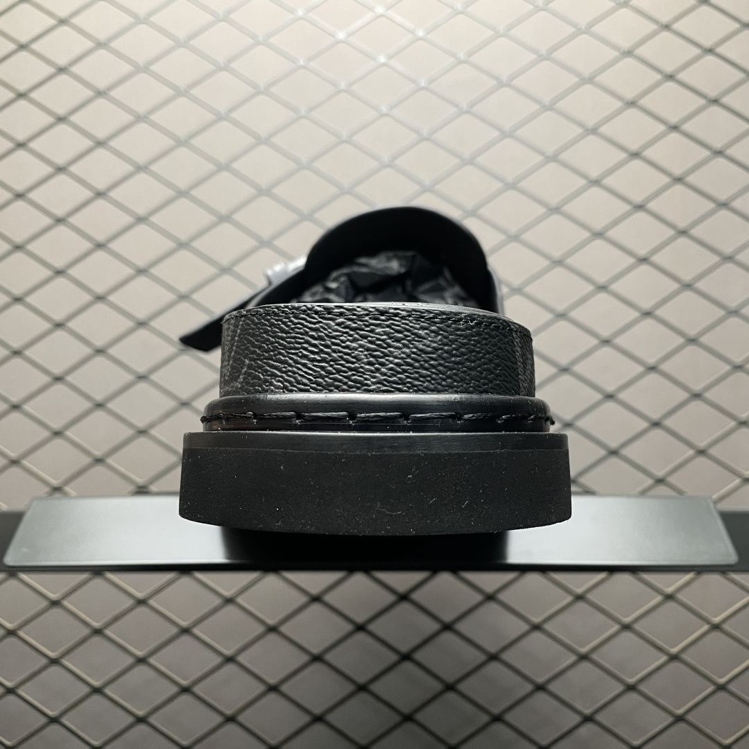 图片[2]-原厂级 原厂级 Louis Vuitton Easy 路易威登 LV 皮革拼接 博肯半包头 拖鞋 凉鞋 当前两色 新配色不断开发出货中 ！原版开发 高端外贸平台 零售专供品质 纳米级复刻 独家私模大底 原厂进口特A 9级真正1比1老花鞋面 9级为最顶面料 全鞋印花对点对位 内里采用全粒面头层牛皮 原版定制电镀五金辅料 整体还原度95%以上 尺码：38 39 40 41 42 43 44 45 46 -选品中心