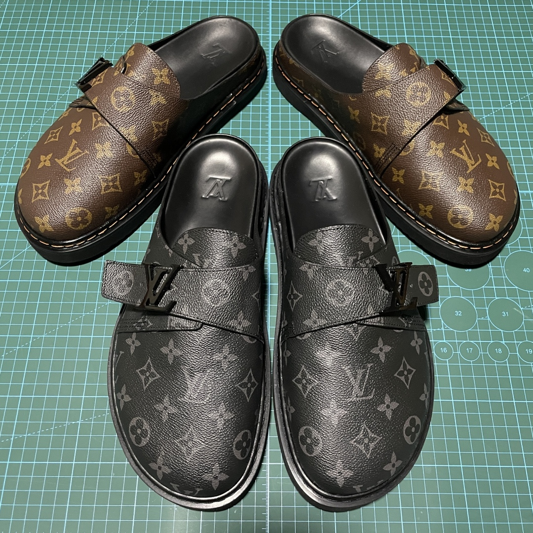 图片[11]-原厂级 原厂级 Louis Vuitton Easy 路易威登 LV 皮革拼接 博肯半包头 拖鞋 凉鞋 当前两色 新配色不断开发出货中 ！原版开发 高端外贸平台 零售专供品质 纳米级复刻 独家私模大底 原厂进口特A 9级真正1比1老花鞋面 9级为最顶面料 全鞋印花对点对位 内里采用全粒面头层牛皮 原版定制电镀五金辅料 整体还原度95%以上 尺码：38 39 40 41 42 43 44 45 46 -选品中心