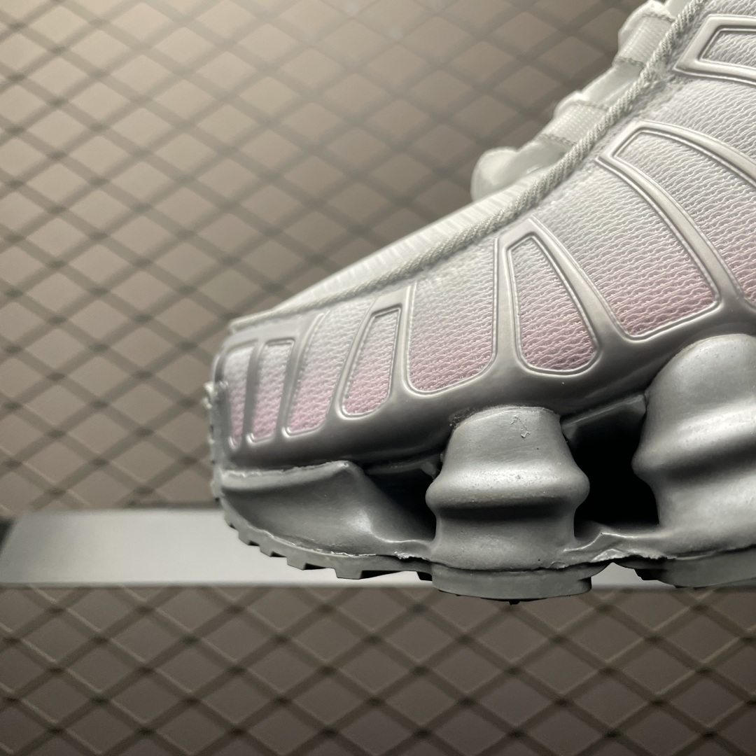 外贸专供 NK Shox TL 气柱复古跑鞋 HV2520-001 该款保留了早期复古外形 鞋身整体以皮