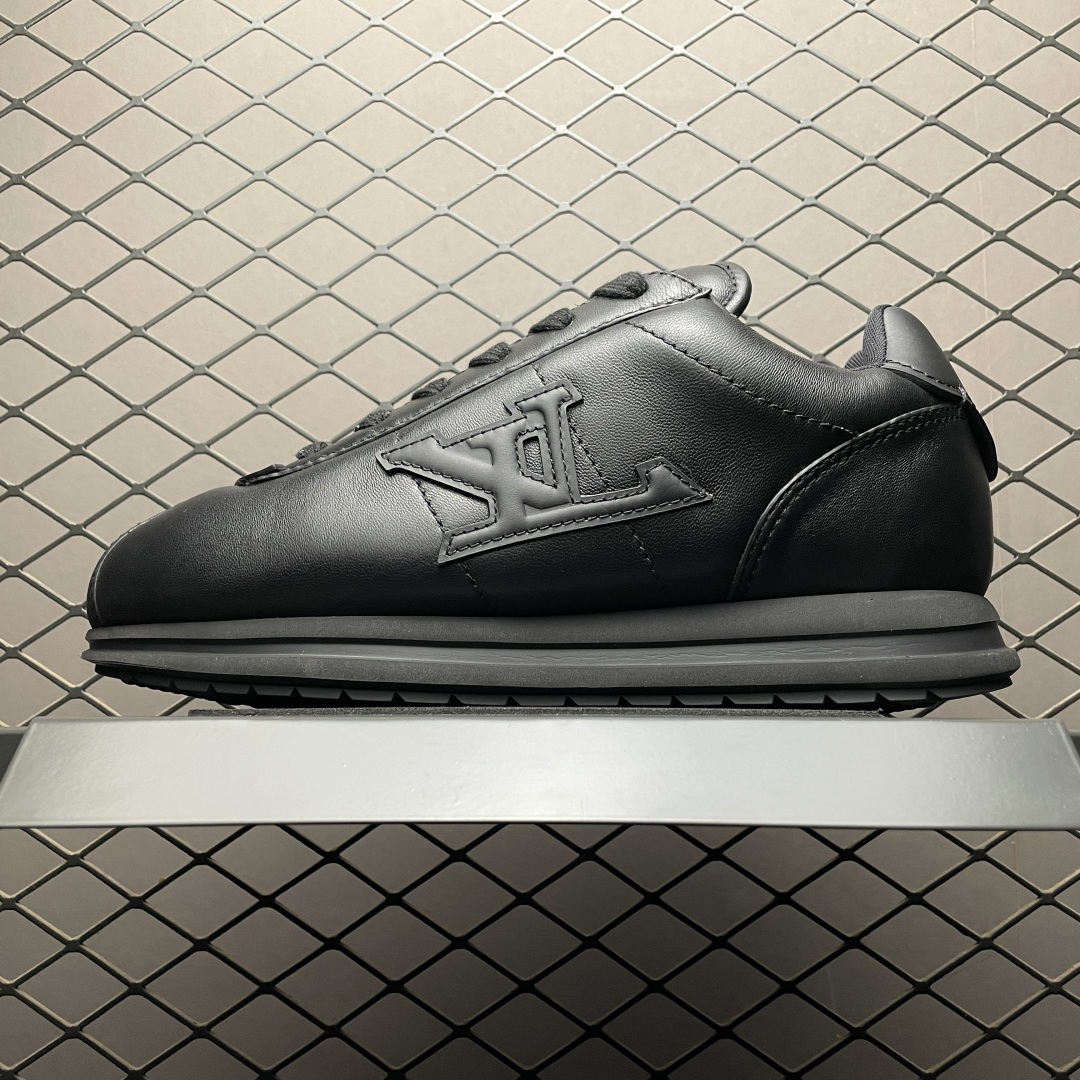 本地自取💰500 核心主推好价 Nigo x Louis Vuitton 路易威登 LV Buttersoft 阿甘鞋 低帮休闲面包鞋 海淘代购同渠道品质 高端零售 外贸充正专供 原版购入开发 全鞋羊皮➕牛皮鞋面 ZP级全套包装 完美楦型 正确卡色 大底TPU 质感媲美原版 细节与原版一致 请注意区分市面通货材 尺码:36 37 38 39 40 41 42 43 44 45 46 编号:55PGTU38