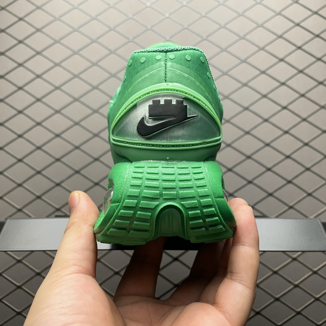LEGO x NK Air Max Dn 乐高联名气垫跑鞋 IH7671-701 全新鞋款在同侧采用了圆