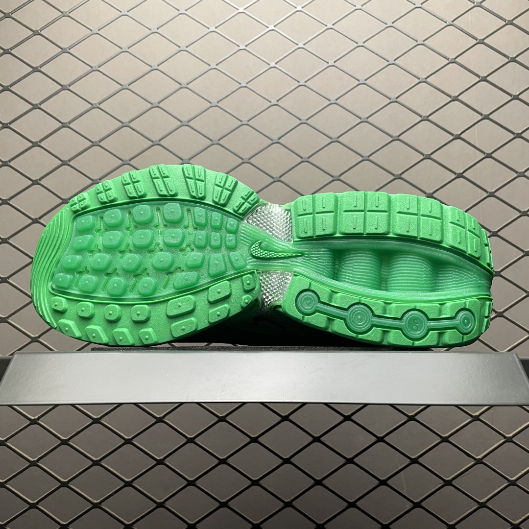 LEGO x NK Air Max Dn 乐高联名气垫跑鞋 IH7671-701 全新鞋款在同侧采用了圆