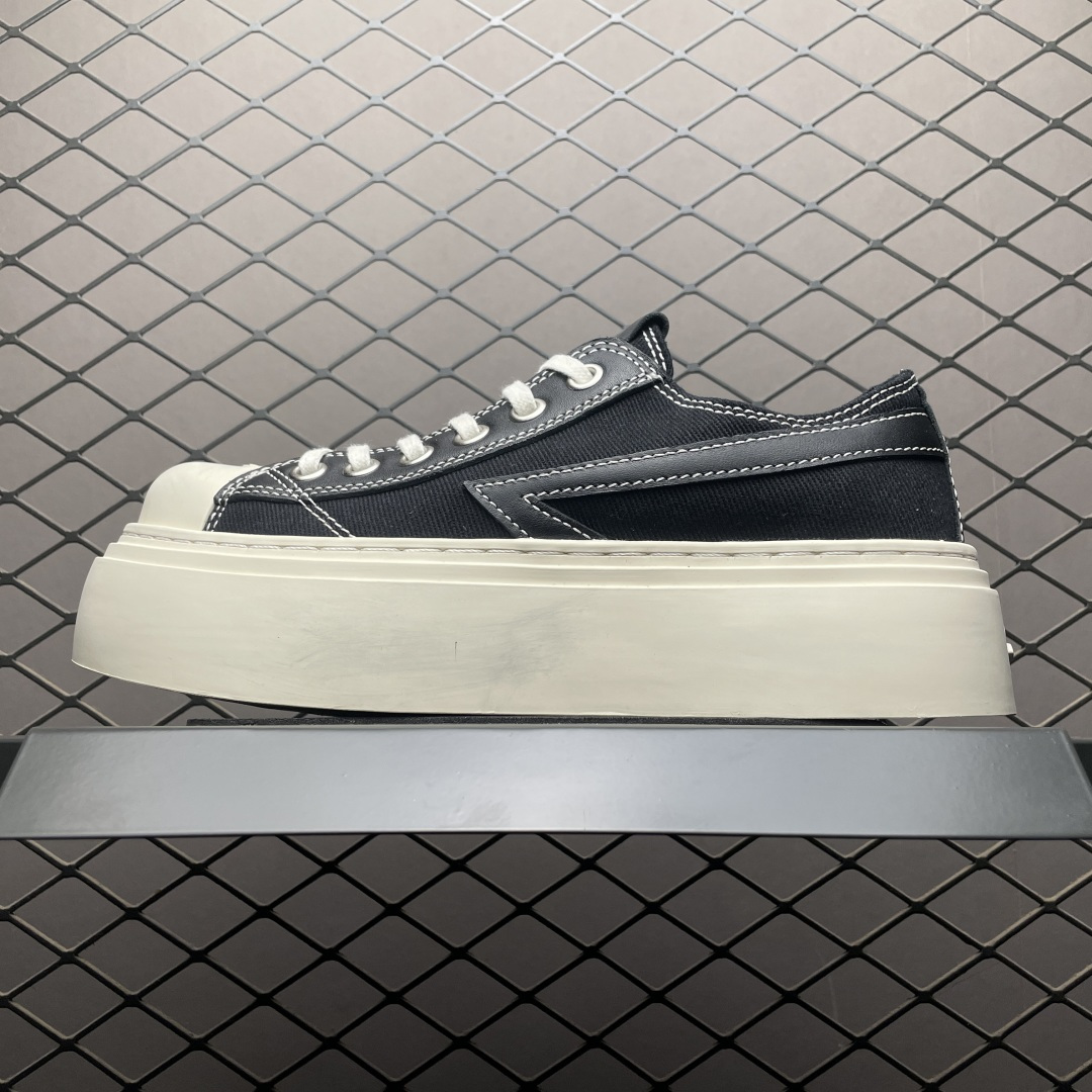 本地自取💰260 核心主推好价 M版纯原 SMFK COMPASS METEOR ROVE流星经典款纯色做旧脏脏鞋球鞋 低帮厚底增高帆布鞋 小个子增高神器 简约时尚的设计真的超百搭 原楦原纸原版数据开发版型 采用一体成型鞋身 鞋芯填充 鞋底贴合工艺 一眼心动 质感拉满 上脚无敌增高 闭眼可入 非常时髦的单品之一超多网红博主、明星都穿 真的是越看越上头 超级百搭 尺码:35 36 37 38 39 编号:31YEFFM